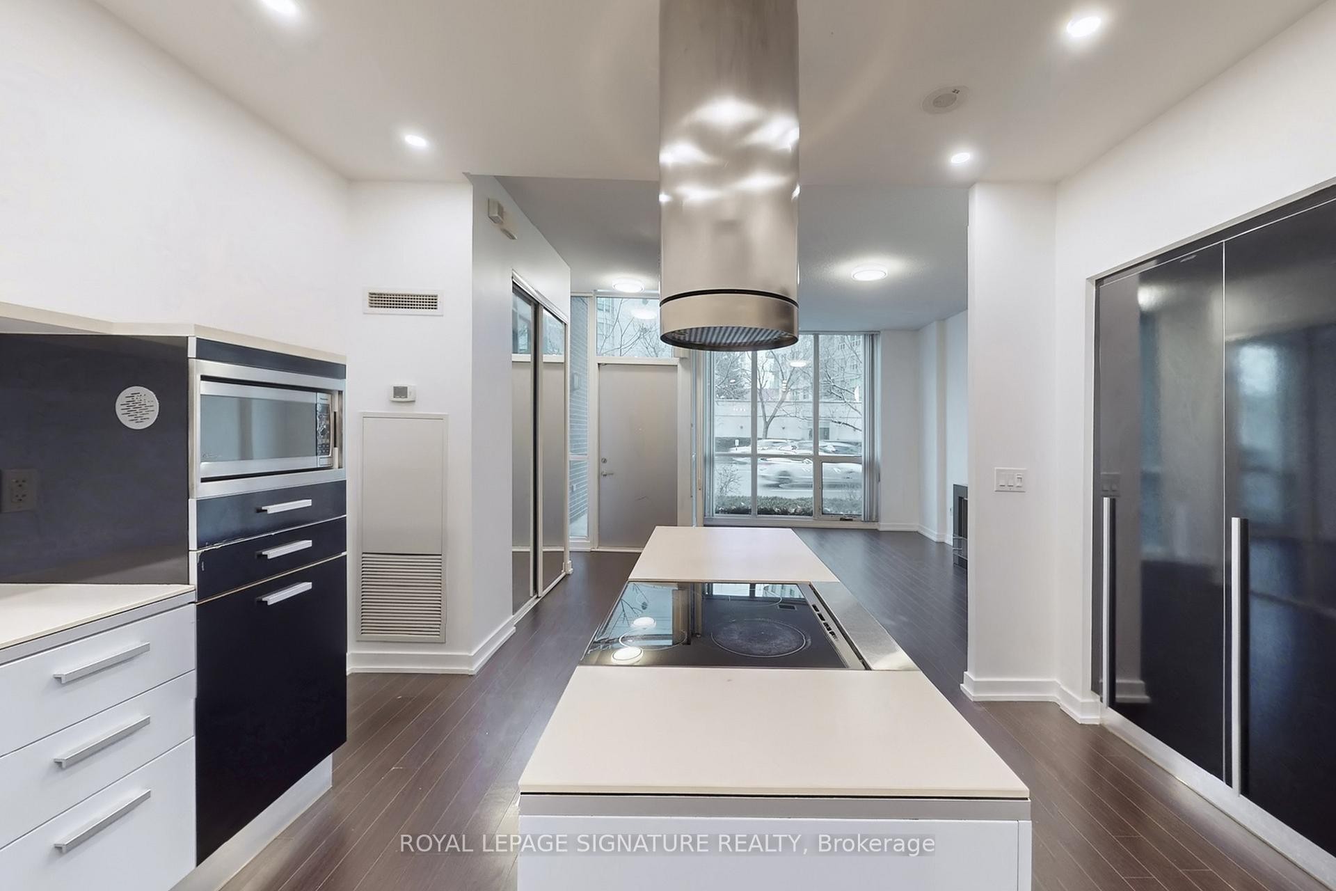 G07-38 Dan Leckie Way, Toronto, ON - Indoor Photo Showing Kitchen