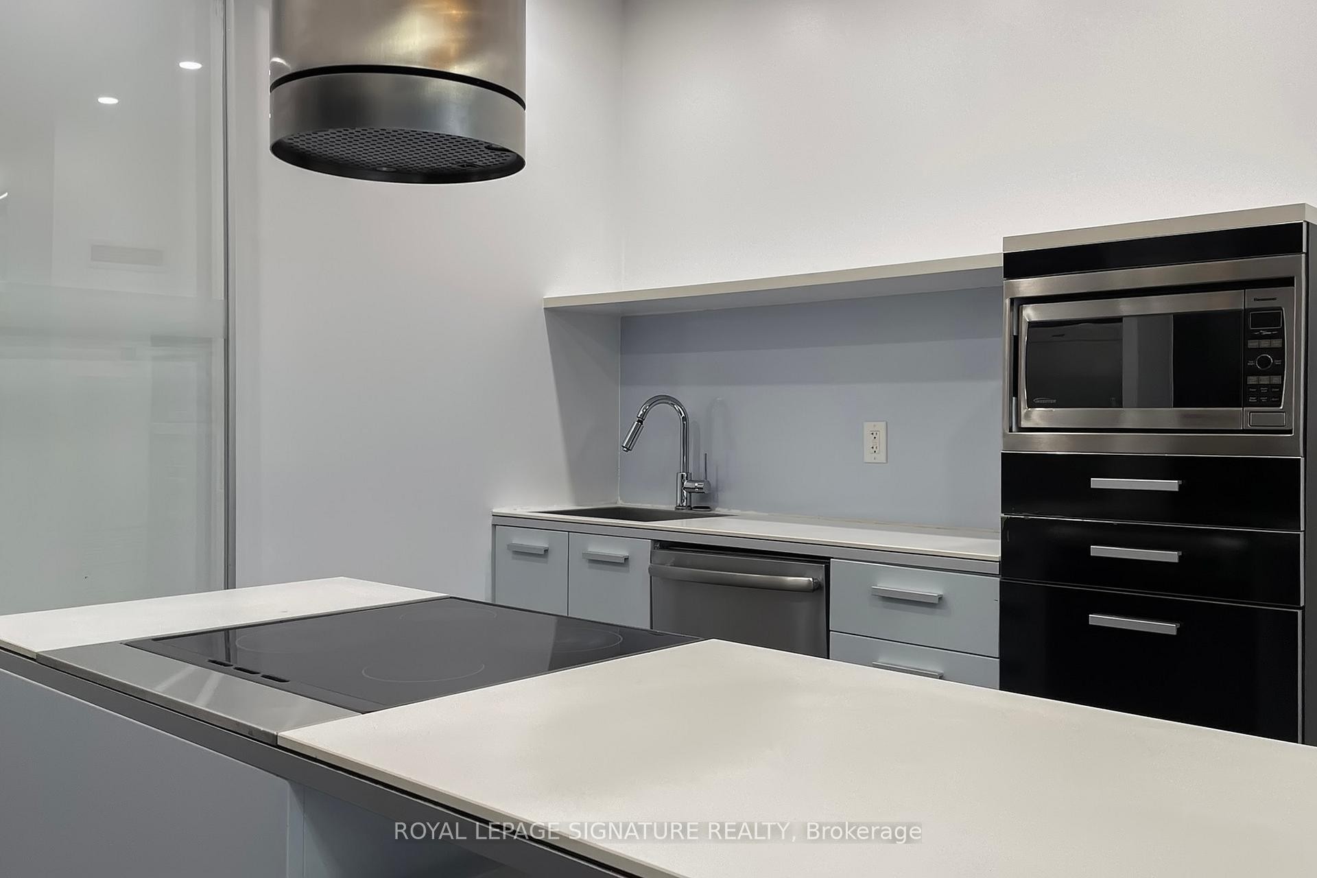 G07-38 Dan Leckie Way, Toronto, ON - Indoor Photo Showing Kitchen