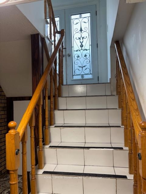 1 Brady Crescent, Toronto, ON