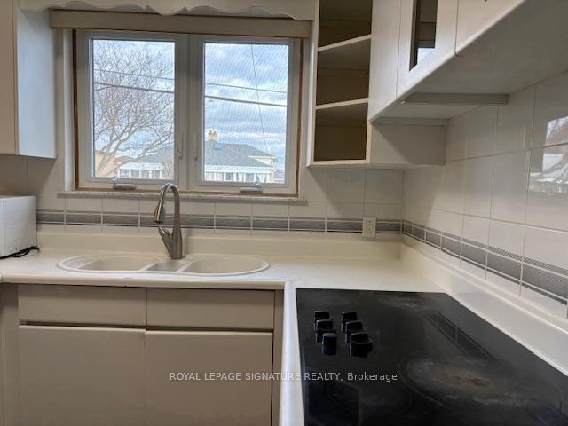 1 Brady Crescent, Toronto, ON