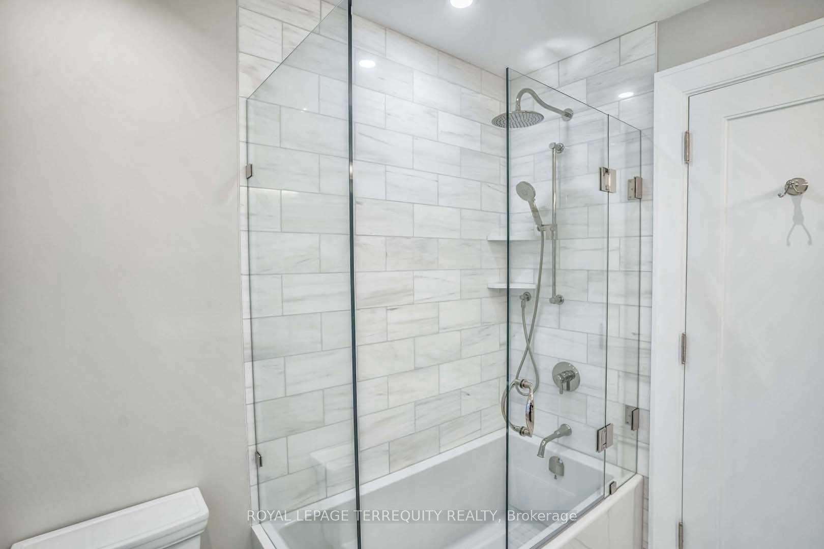 112 Prince George Drive, Toronto, ON - Indoor Photo Showing Bathroom