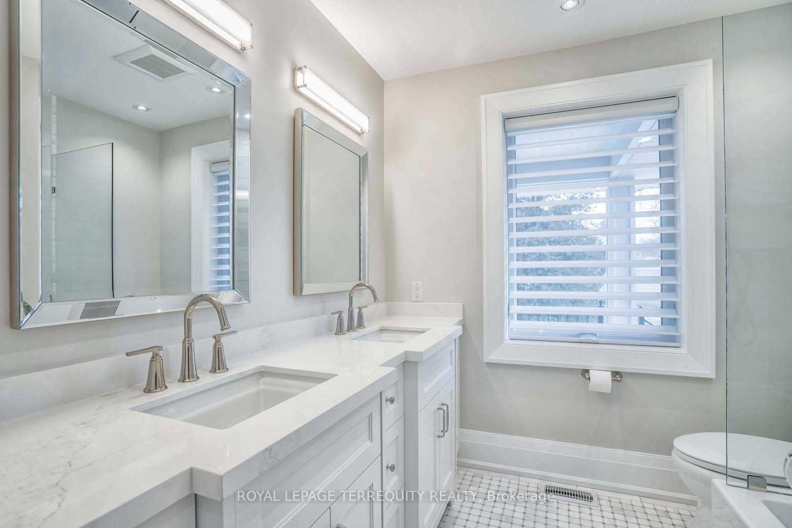 112 Prince George Drive, Toronto, ON - Indoor Photo Showing Bathroom