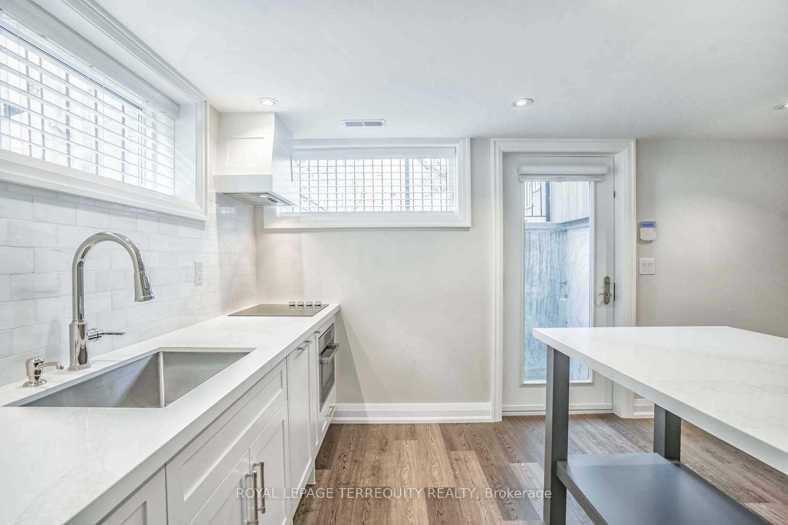 112 Prince George Drive, Toronto, ON - Indoor Photo Showing Kitchen