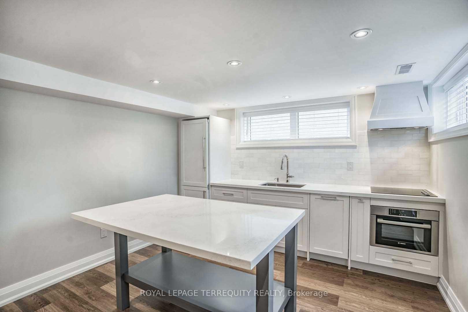 112 Prince George Drive, Toronto, ON - Indoor Photo Showing Kitchen