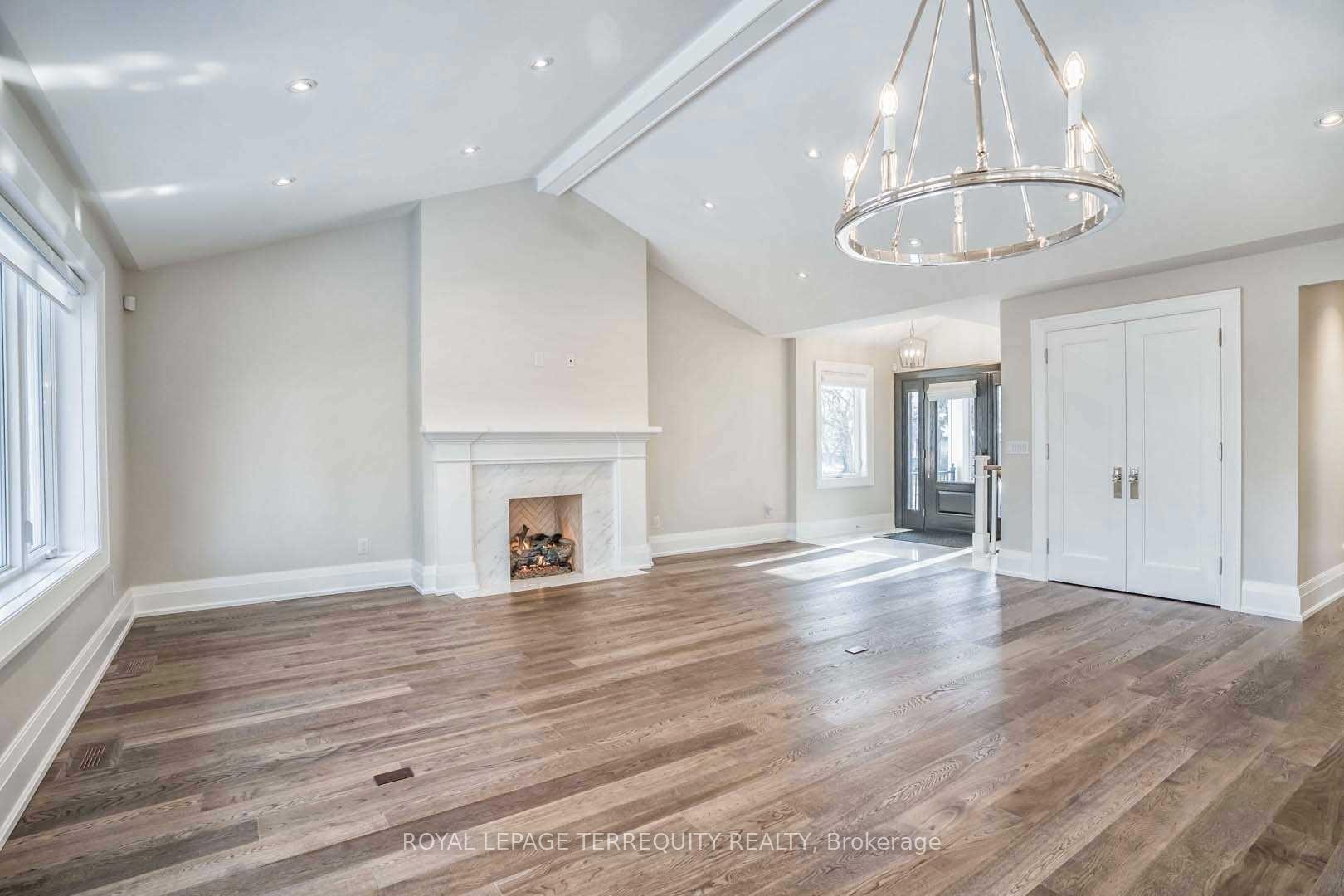 112 Prince George Drive, Toronto, ON - Indoor With Fireplace