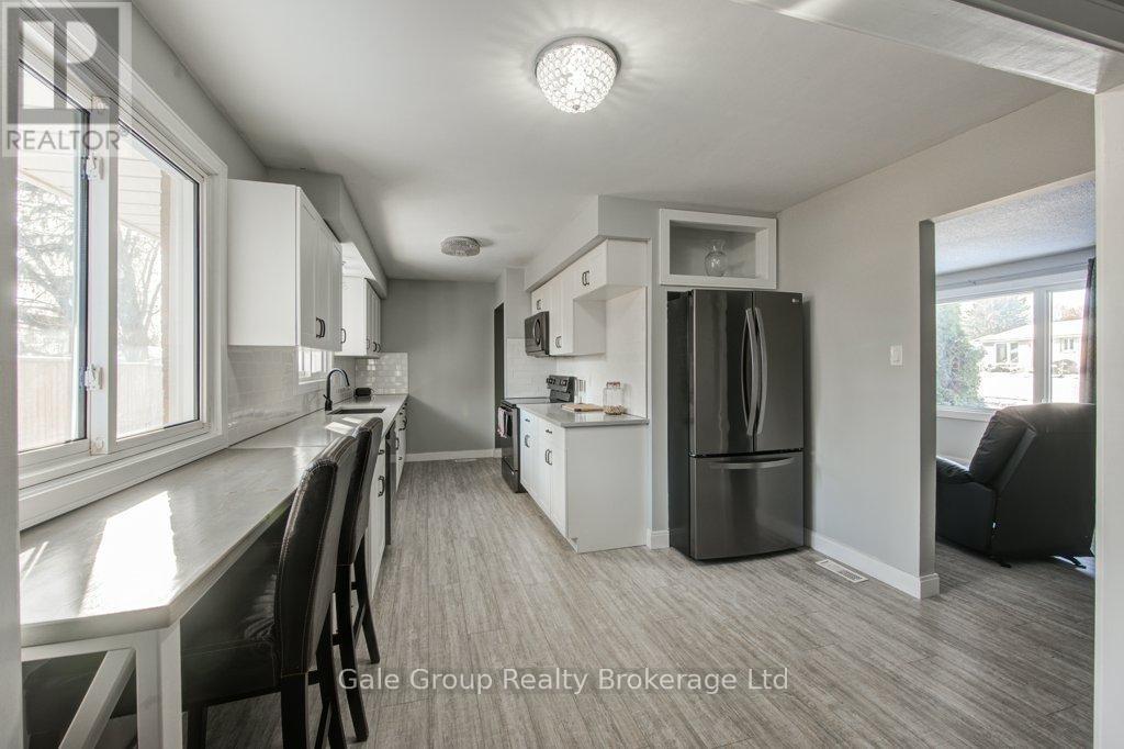 33 Princess Park Road, Ingersoll (Ingersoll - South), ON - Indoor Photo Showing Kitchen