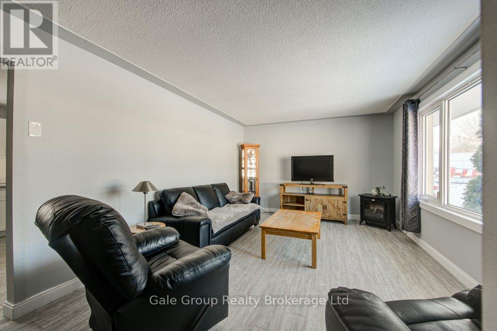 33 Princess Park Road, Ingersoll (Ingersoll - South), ON - Indoor Photo Showing Living Room