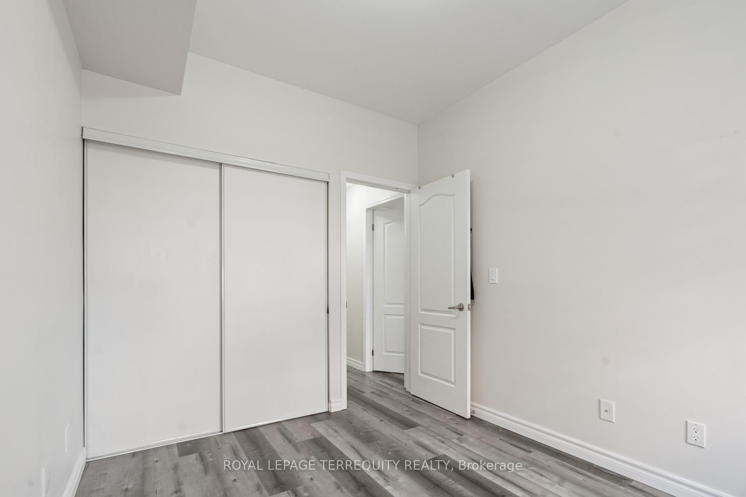 31-871 Wilson Avenue, Toronto, ON - Indoor Photo Showing Other Room