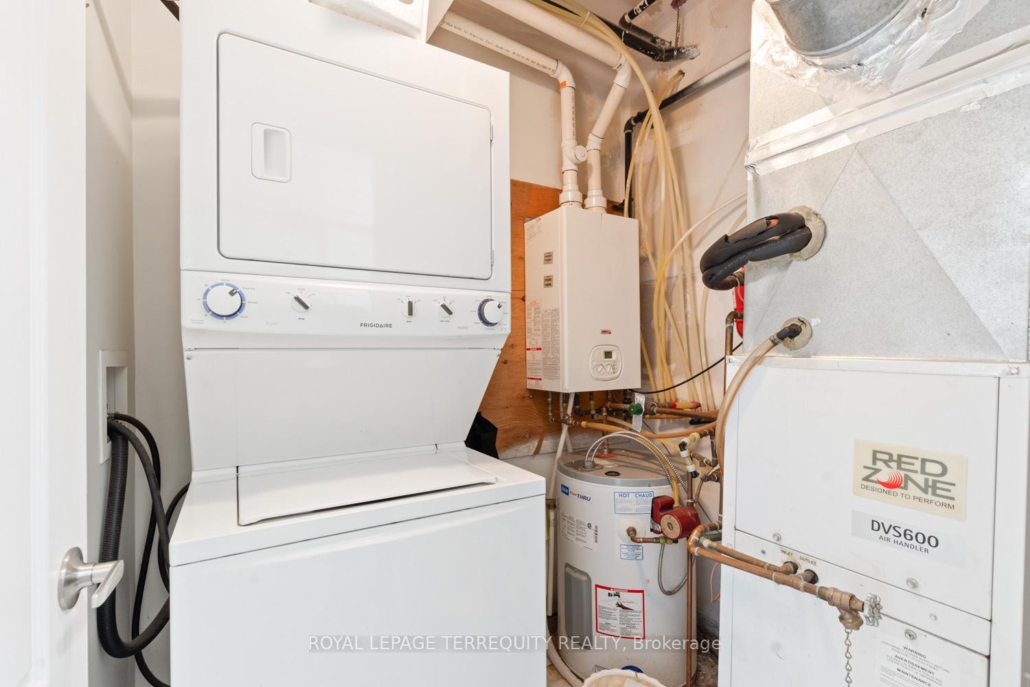 31-871 Wilson Avenue, Toronto, ON - Indoor Photo Showing Laundry Room