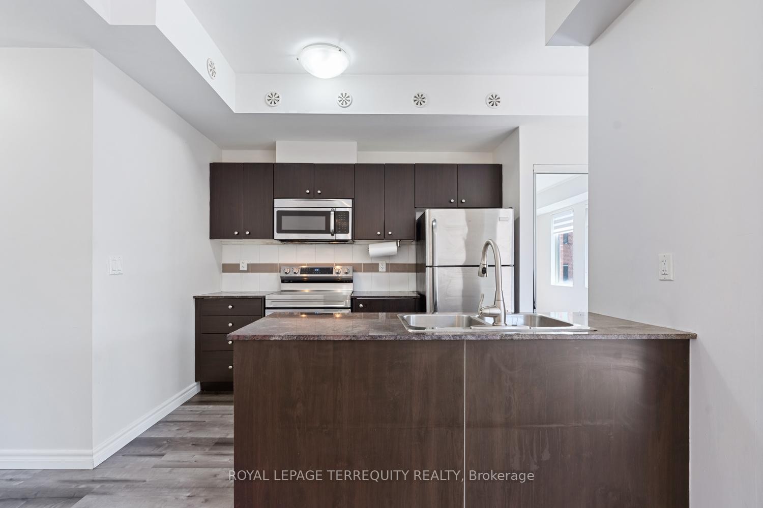 31-871 Wilson Avenue, Toronto, ON - Indoor Photo Showing Kitchen