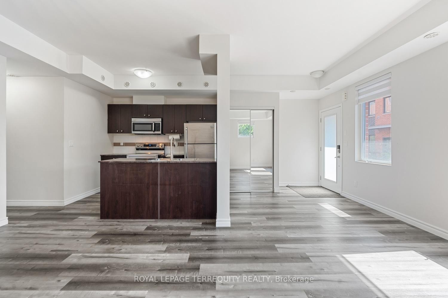 31-871 Wilson Avenue, Toronto, ON - Indoor Photo Showing Kitchen