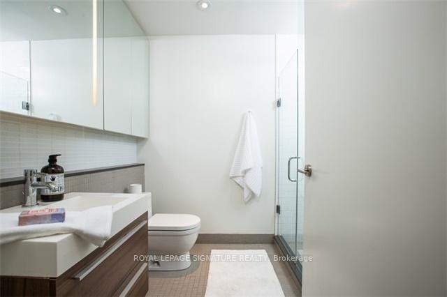 607-8 Dovercourt Road, Toronto, ON - Indoor Photo Showing Bathroom