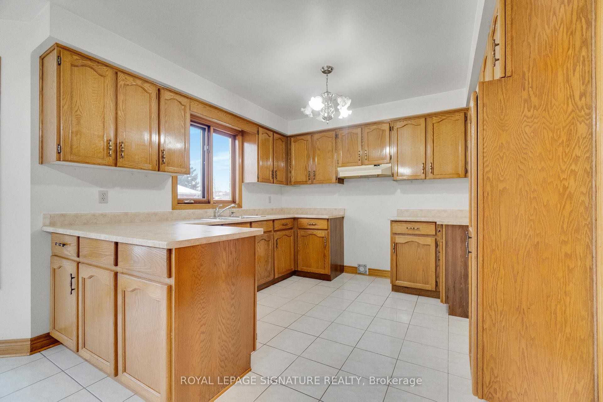 71 Marieta Street, Vaughan, ON - Indoor Photo Showing Kitchen