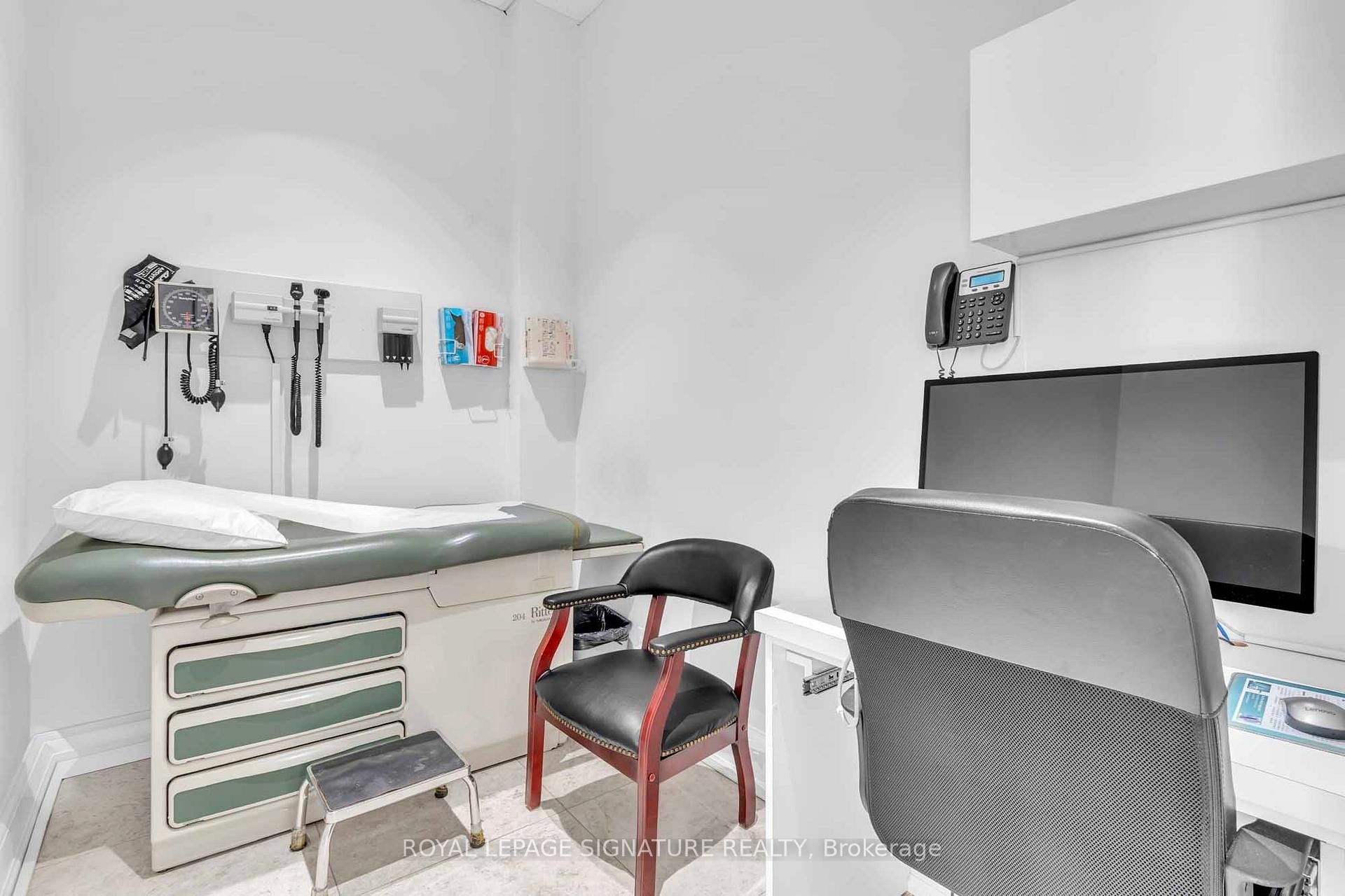 107-1100 Sheppard Avenue E, Toronto, ON