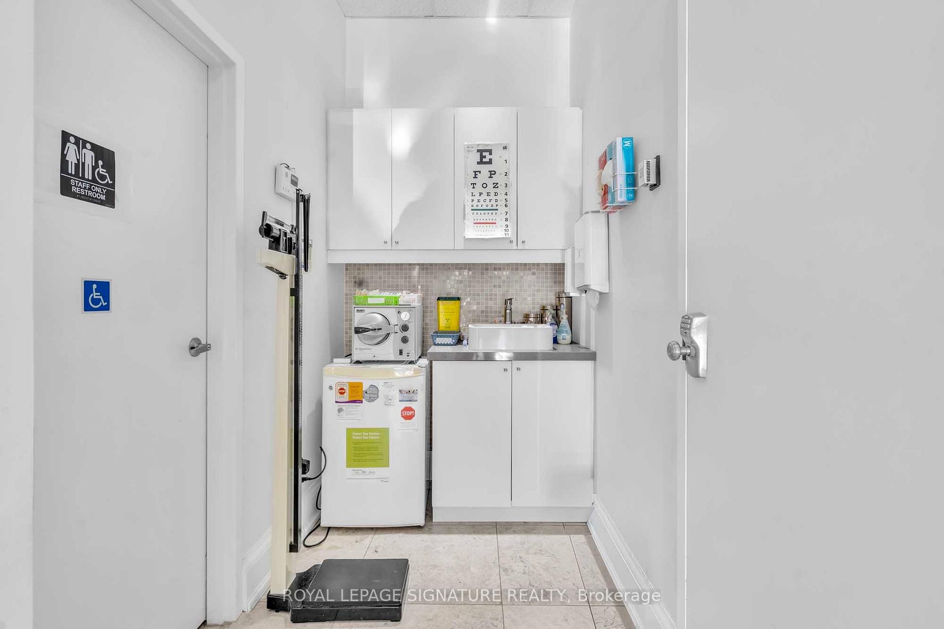 107-1100 Sheppard Avenue E, Toronto, ON