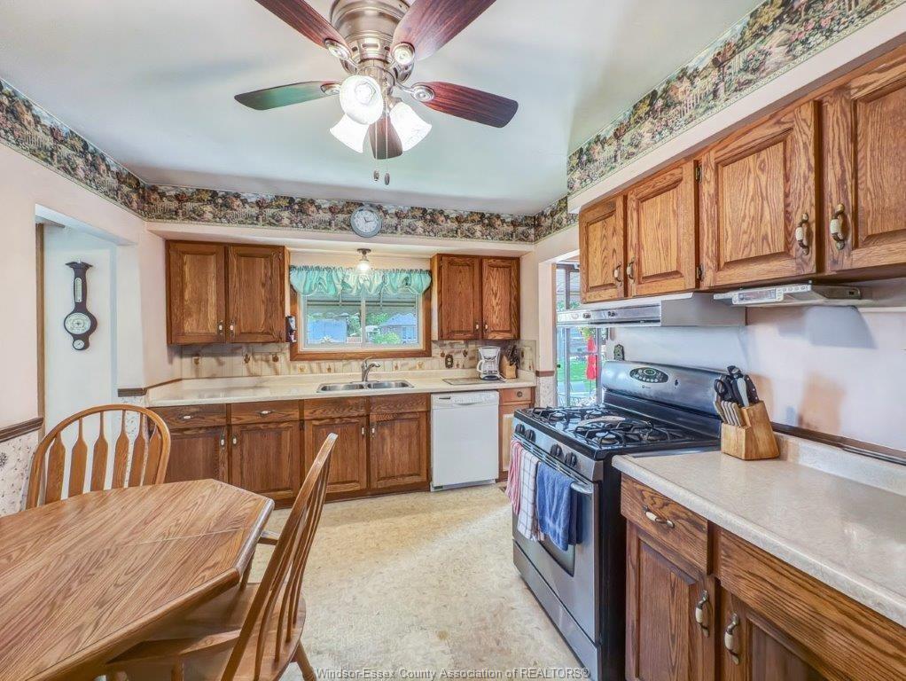 305 Maple Avenue, Lasalle, ON