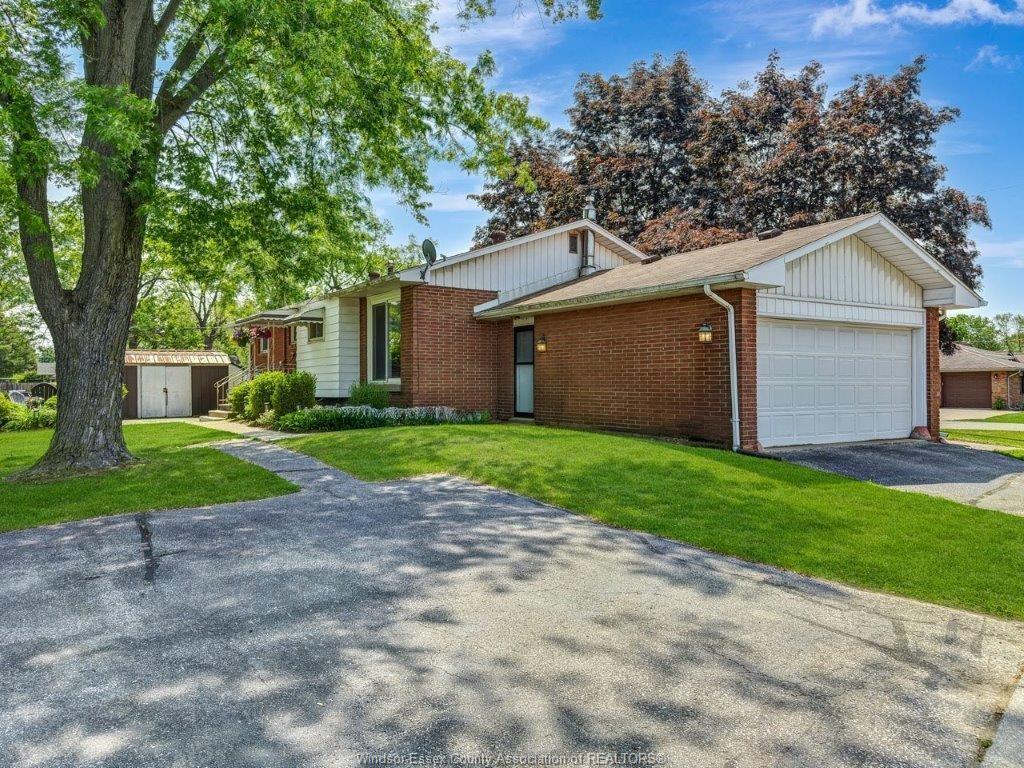 305 Maple Avenue, Lasalle, ON