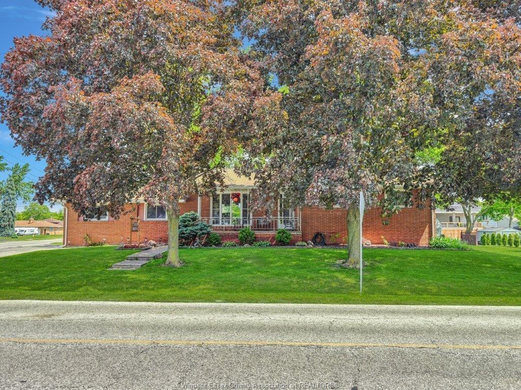 305 Maple Avenue, Lasalle, ON