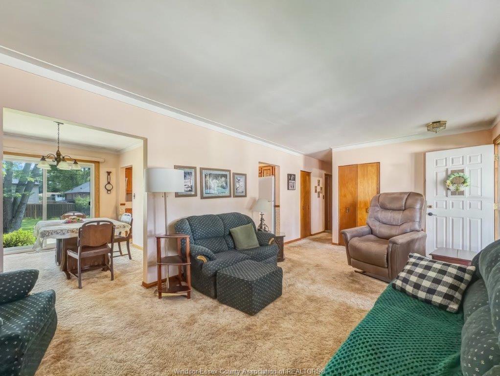 305 Maple Avenue, Lasalle, ON