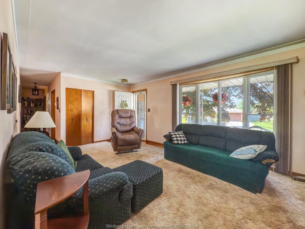 305 Maple Avenue, Lasalle, ON