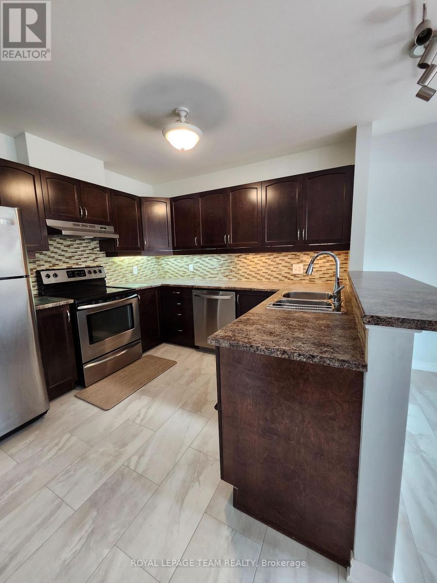 1005 Andora Avenue, Ottawa, ON - Indoor Photo Showing Kitchen With Double Sink