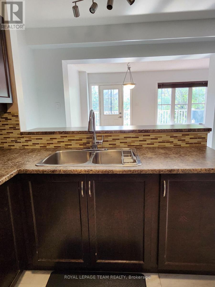 1005 Andora Avenue, Ottawa, ON - Indoor Photo Showing Kitchen With Double Sink