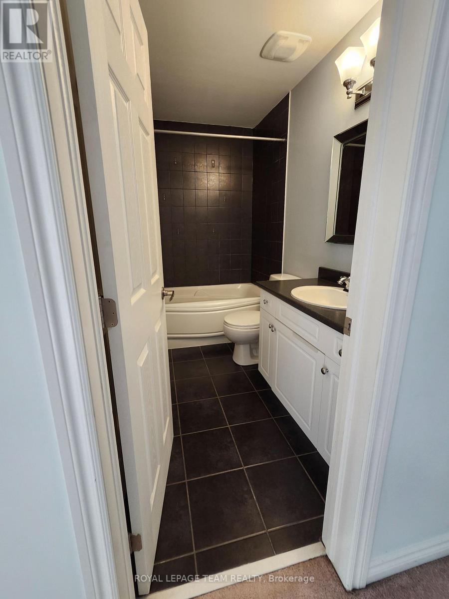 1005 Andora Avenue, Ottawa, ON - Indoor Photo Showing Bathroom