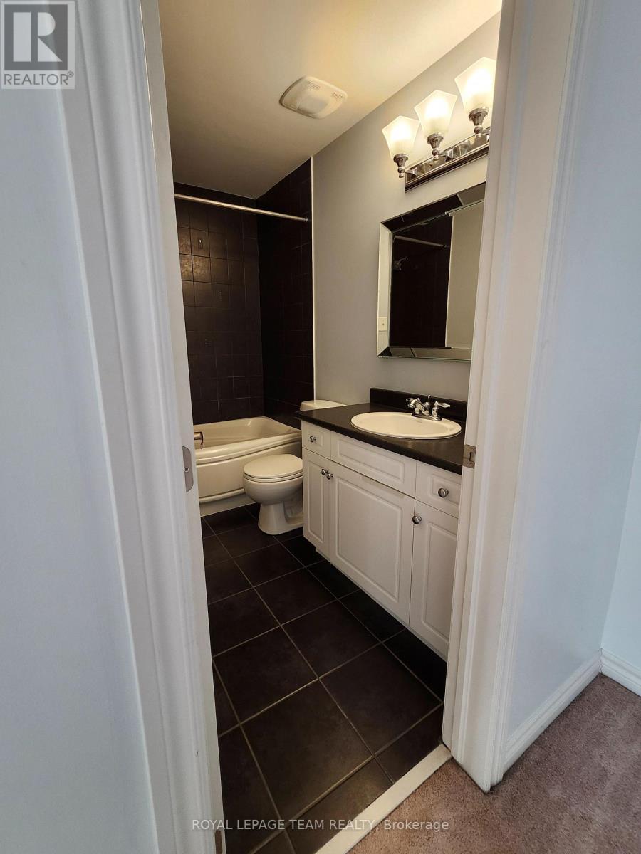 1005 Andora Avenue, Ottawa, ON - Indoor Photo Showing Bathroom