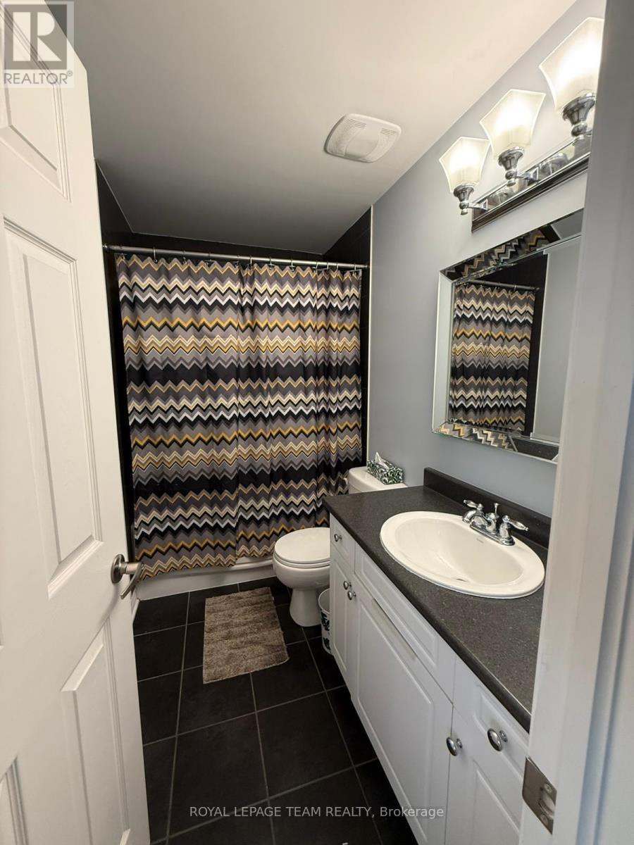 1005 Andora Avenue, Ottawa, ON - Indoor Photo Showing Bathroom