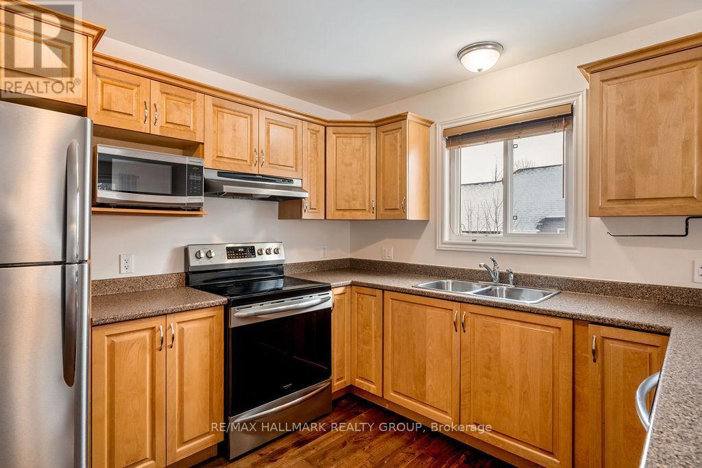 1319 Country Lane, North Dundas, ON - Indoor Photo Showing Kitchen With Stainless Steel Kitchen With Double Sink