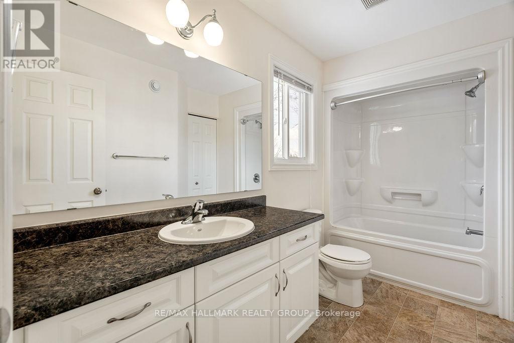 En-Suite Bath in Primary Bedroom - 1319 Country Lane, North Dundas, ON - Indoor Photo Showing Bathroom