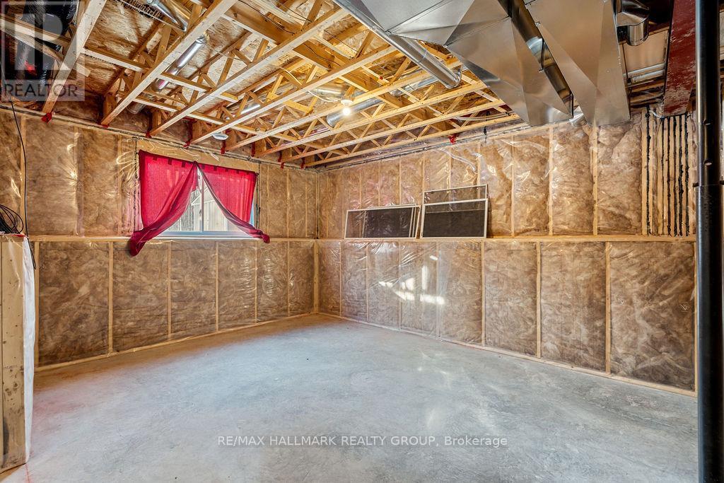 1319 Country Lane, North Dundas, ON - Indoor Photo Showing Other Room