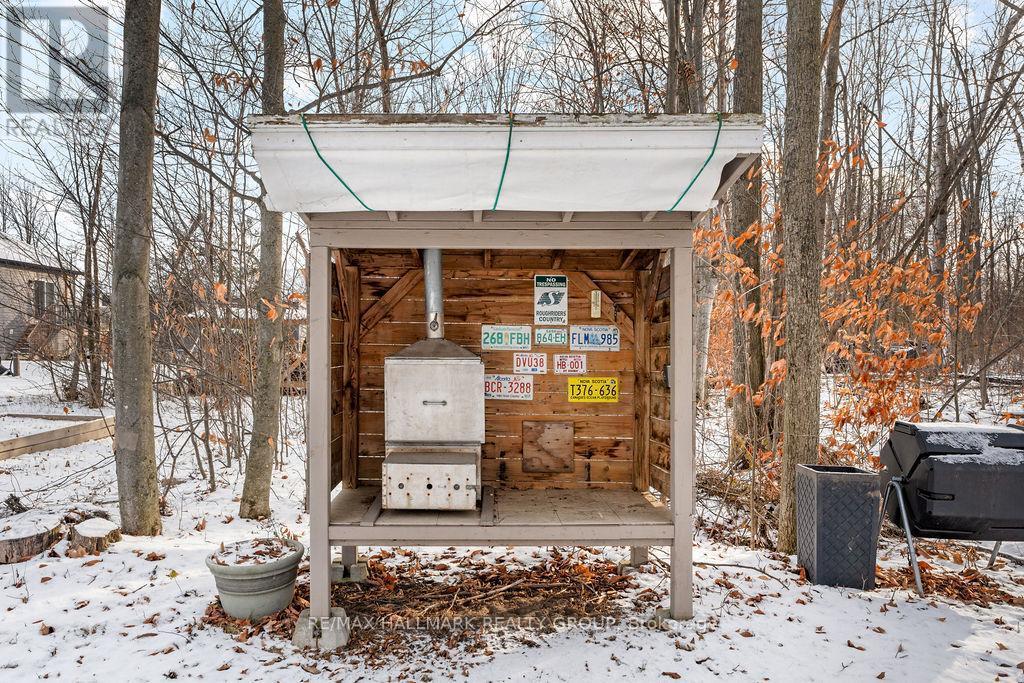 Outdoor Smoker - 1319 Country Lane, North Dundas, ON - Outdoor