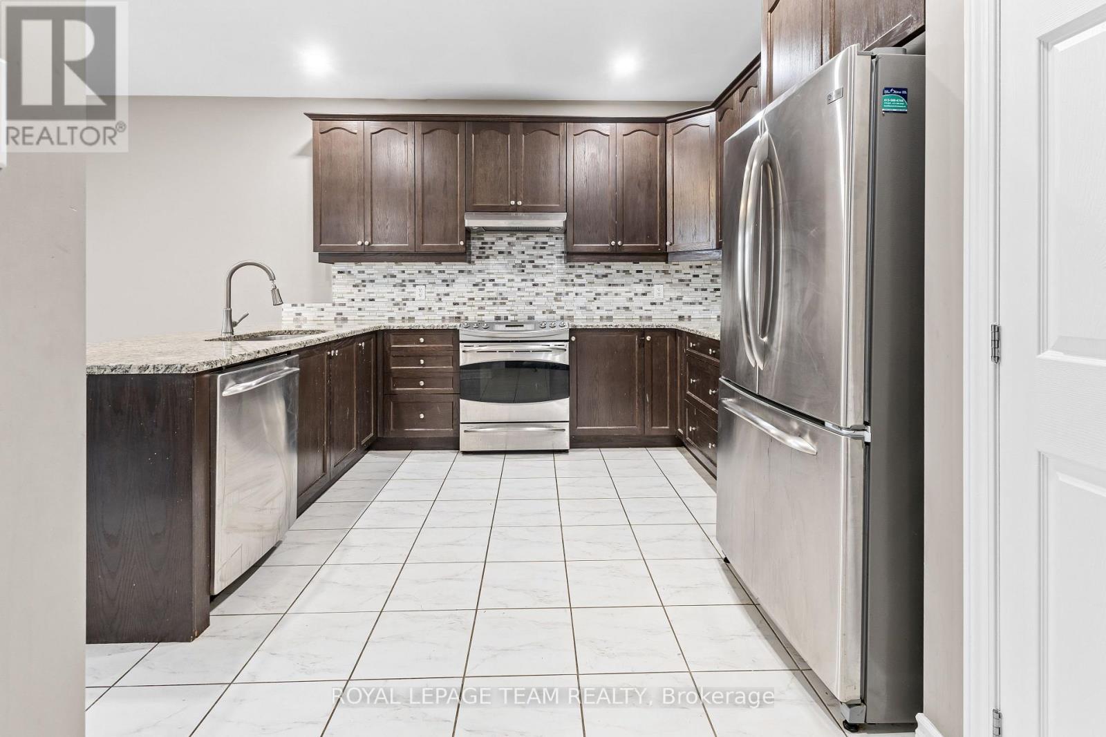 103 Coriolis Court, Ottawa, ON - Indoor Photo Showing Kitchen With Stainless Steel Kitchen