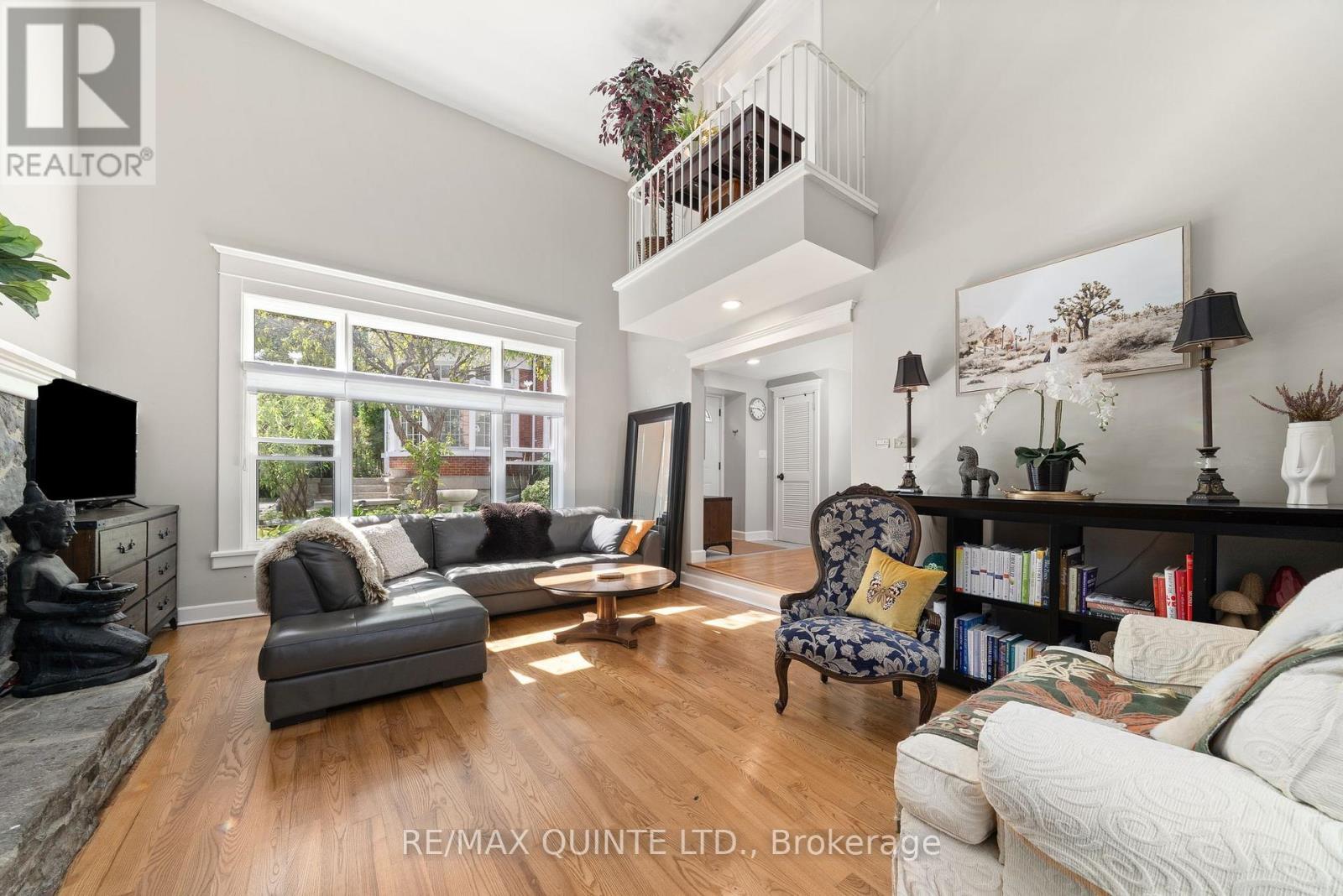 5 - 99 Bridge Street E, Belleville (Belleville Ward), ON - Indoor Photo Showing Living Room