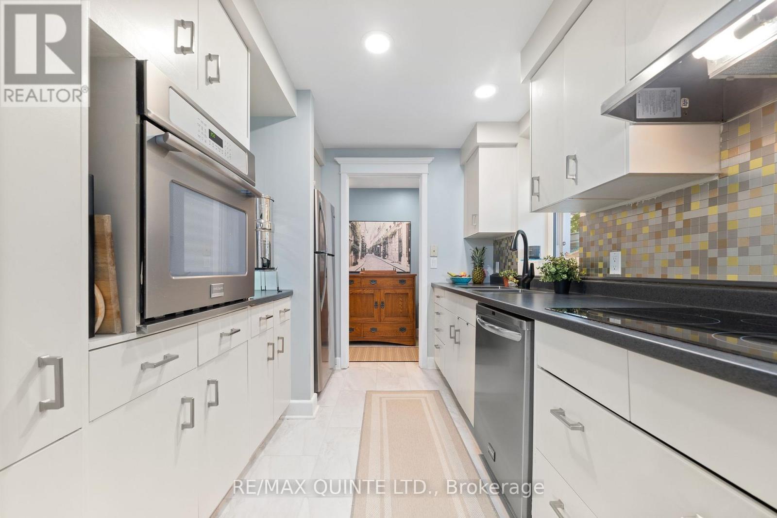 5 - 99 Bridge Street E, Belleville (Belleville Ward), ON - Indoor Photo Showing Kitchen
