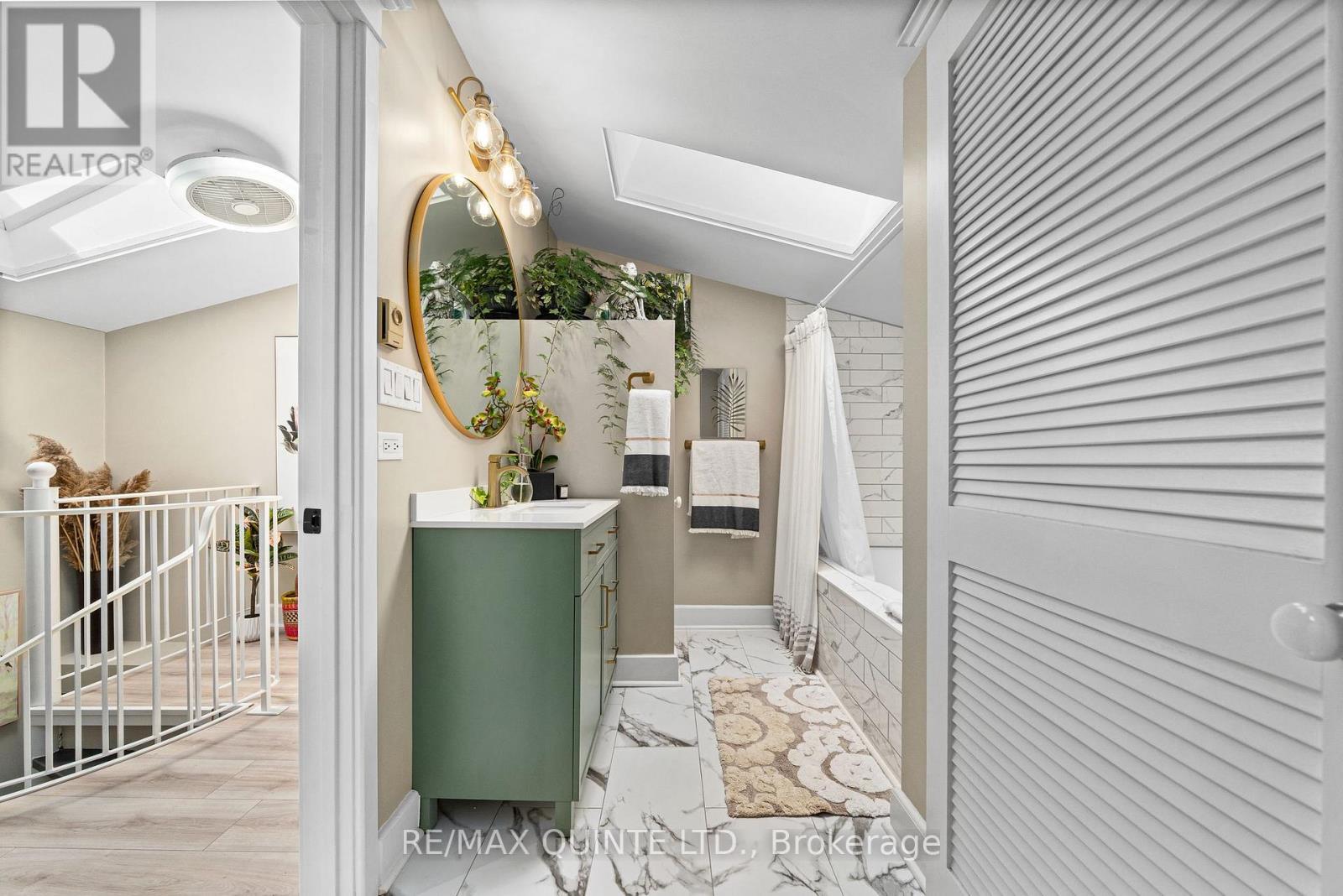 5 - 99 Bridge Street E, Belleville (Belleville Ward), ON - Indoor