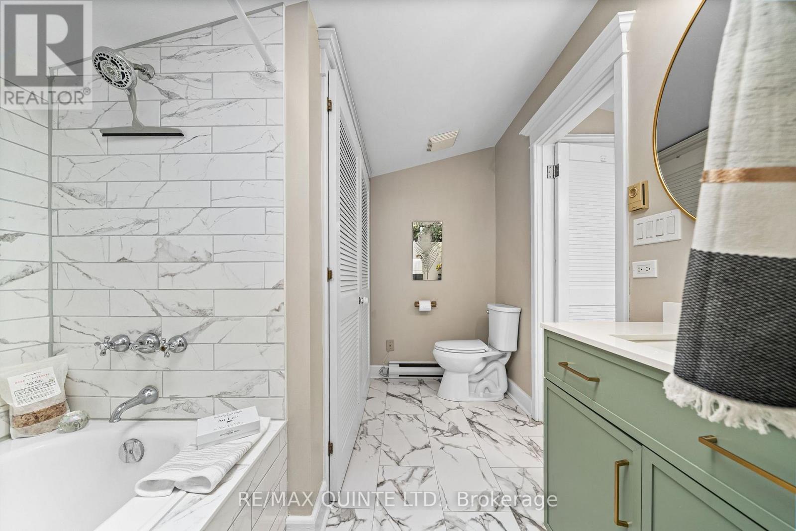 5 - 99 Bridge Street E, Belleville (Belleville Ward), ON - Indoor Photo Showing Bathroom