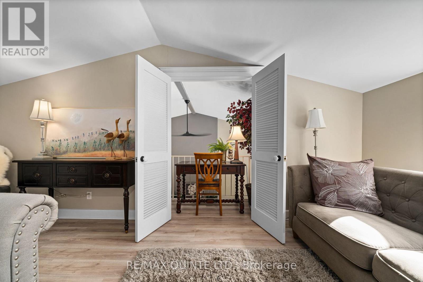 5 - 99 Bridge Street E, Belleville (Belleville Ward), ON - Indoor