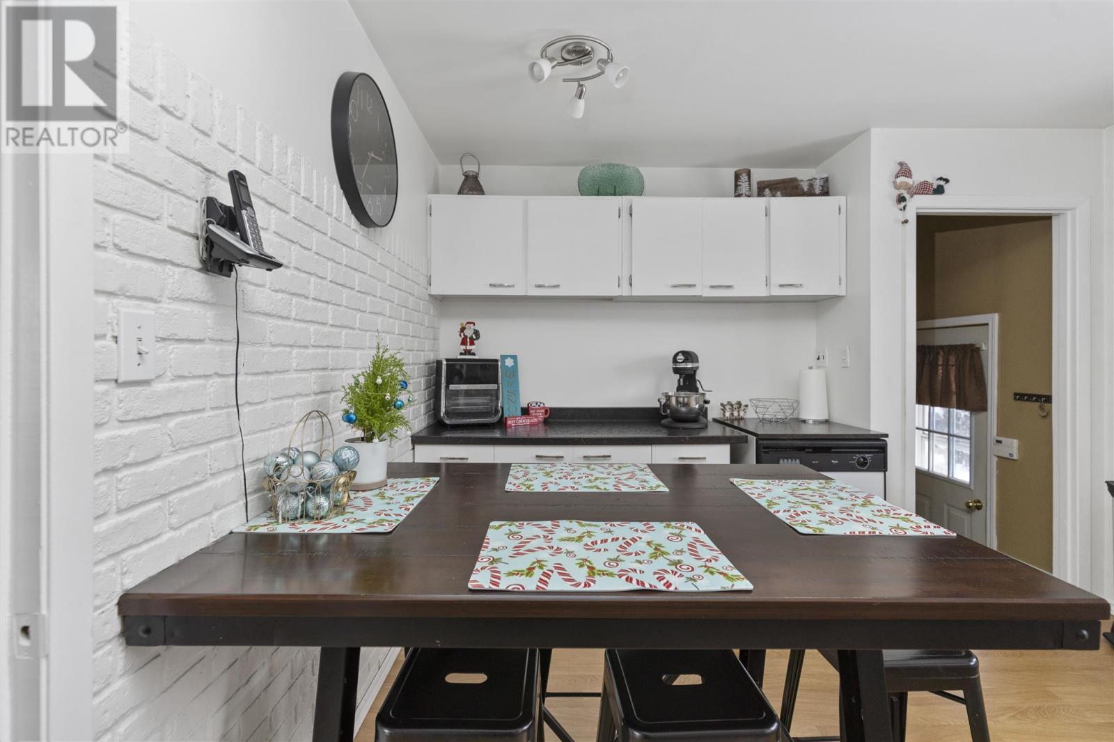 18 Montcalm Rd, Sault Ste. Marie, ON - Indoor