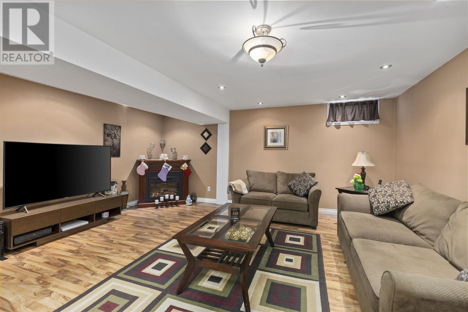 18 Montcalm Rd, Sault Ste. Marie, ON - Indoor Photo Showing Living Room