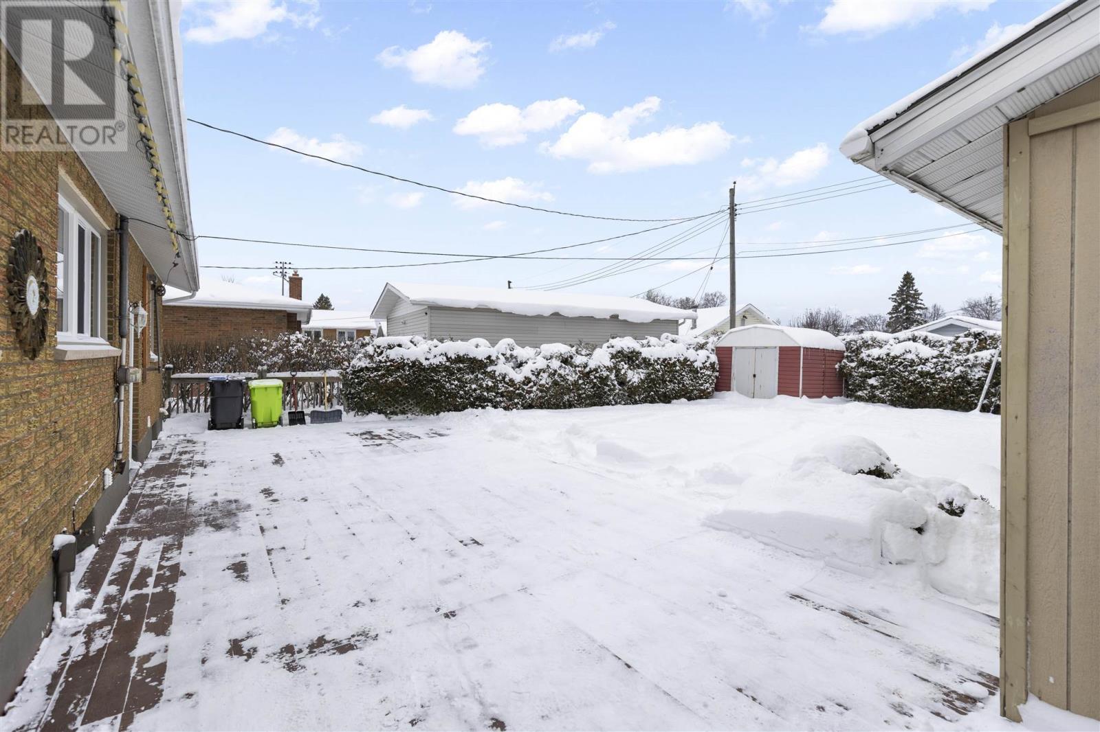 18 Montcalm Rd, Sault Ste. Marie, ON - Outdoor