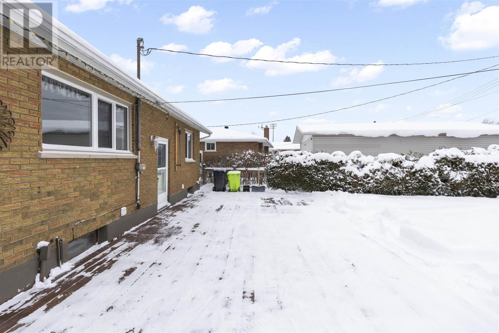 18 Montcalm Rd, Sault Ste. Marie, ON - Outdoor