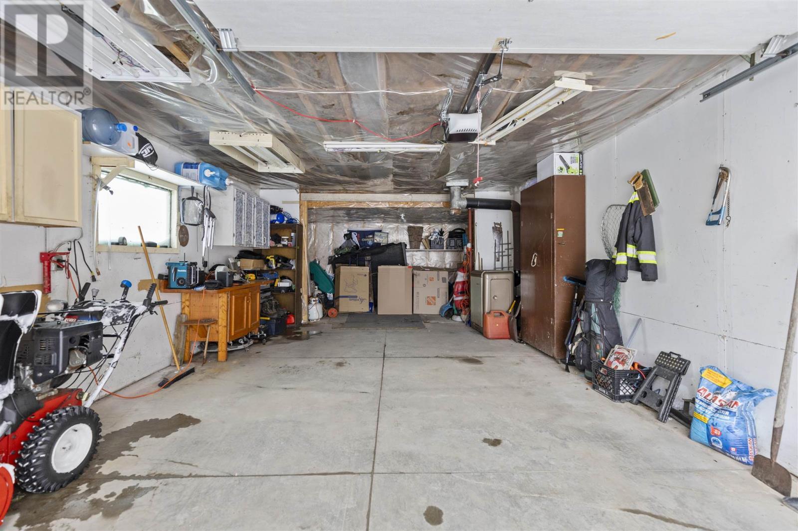 18 Montcalm Rd, Sault Ste. Marie, ON - Indoor Photo Showing Garage
