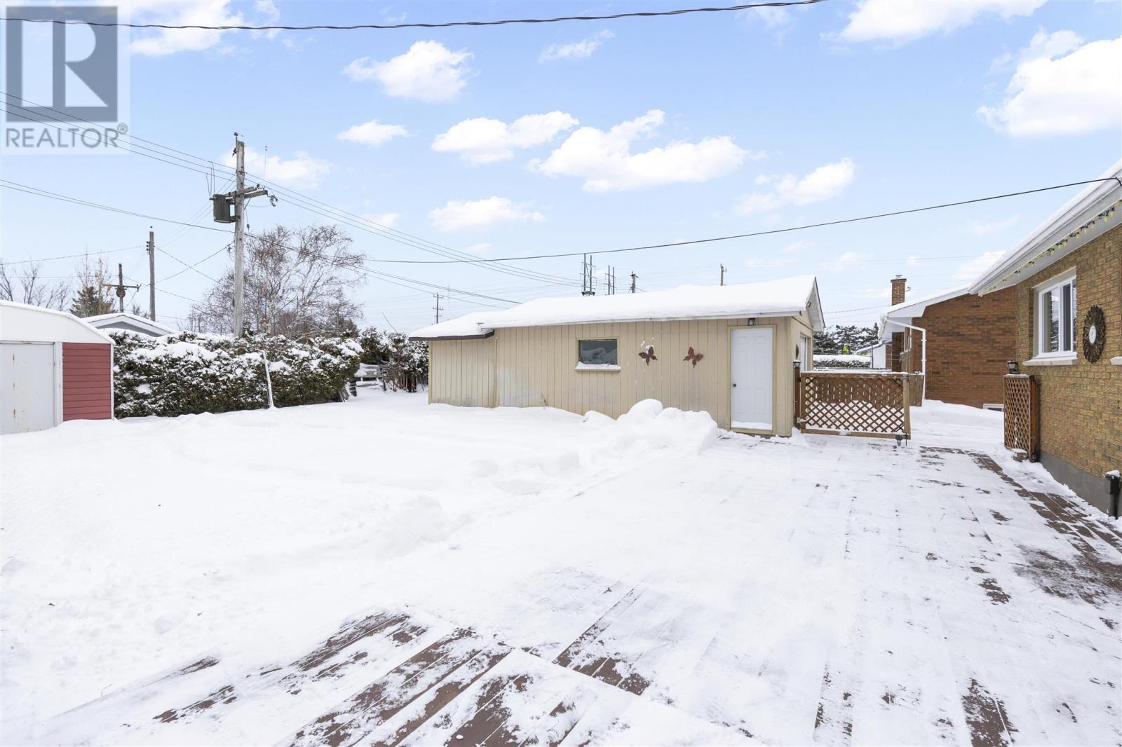 18 Montcalm Rd, Sault Ste. Marie, ON - Outdoor