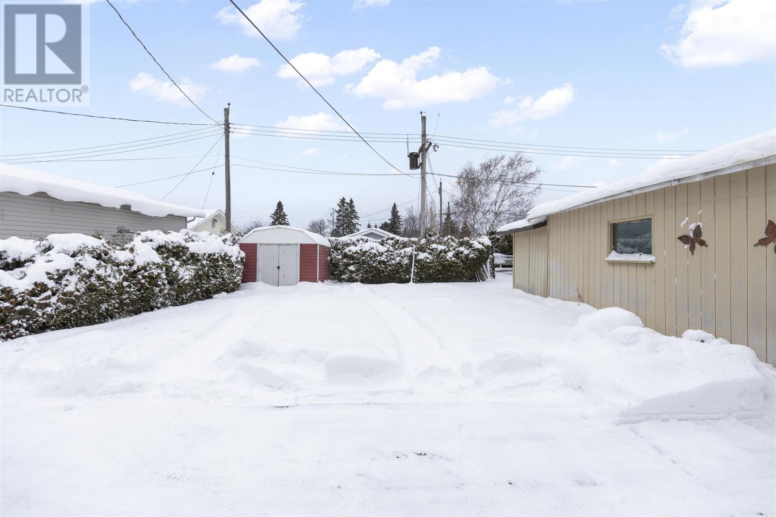 18 Montcalm Rd, Sault Ste. Marie, ON - Outdoor