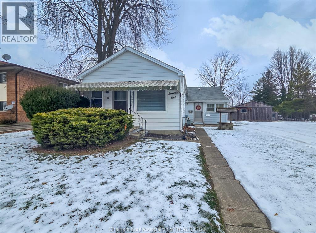 71 Taylor Avenue North East, Chatham, ON - Outdoor