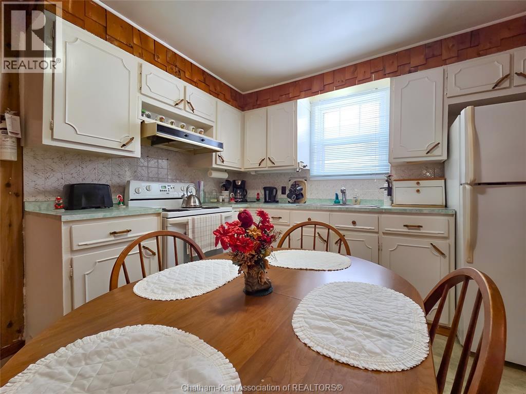 71 Taylor Avenue North East, Chatham, ON - Indoor