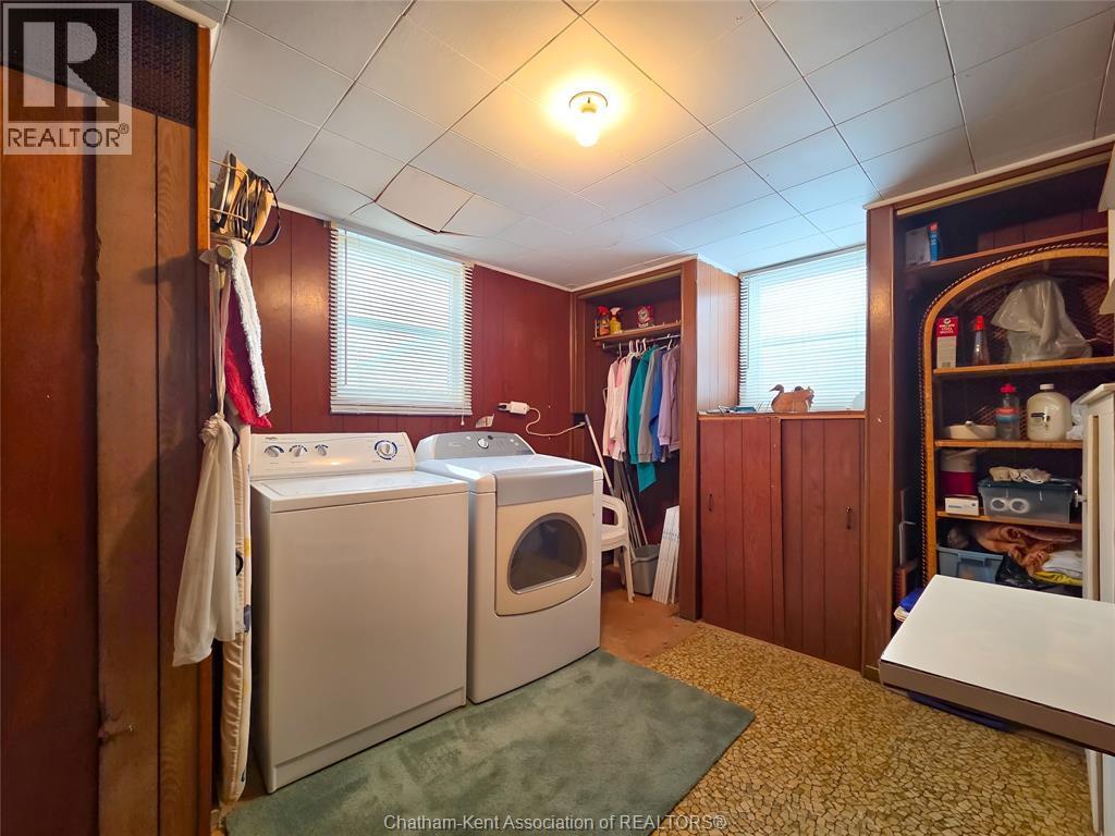 71 Taylor Avenue North East, Chatham, ON - Indoor Photo Showing Laundry Room