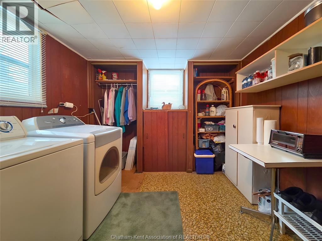 71 Taylor Avenue North East, Chatham, ON - Indoor Photo Showing Laundry Room
